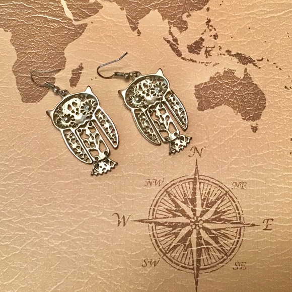 Owl silver tone dangling earrings - Picture 2 of 3